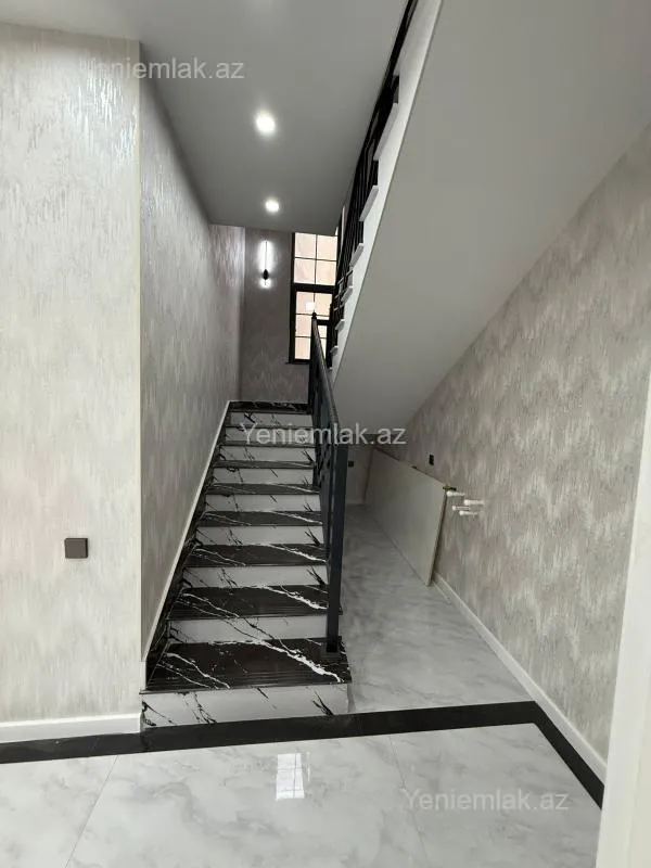 Satılır 5 otaqlı həyət evi 180 m²