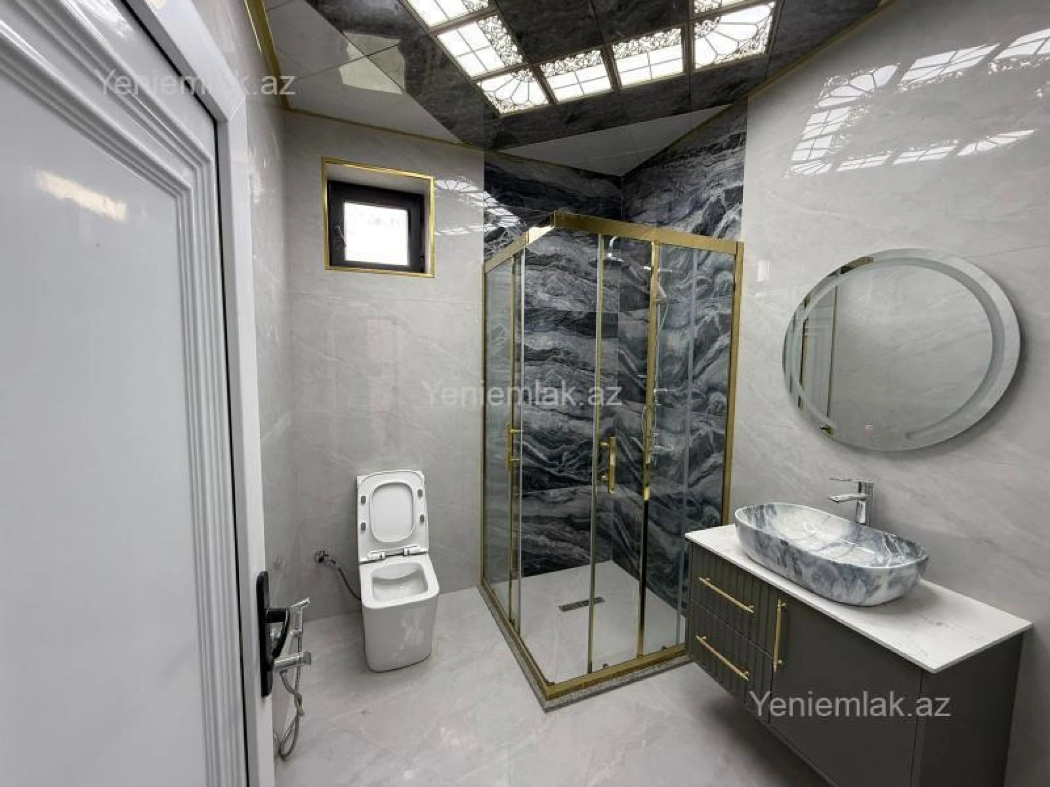 Satılır 5 otaqlı həyət evi 180 m²