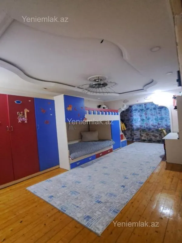 Satılır 4 otaqlı köhnə tikili 110 m²