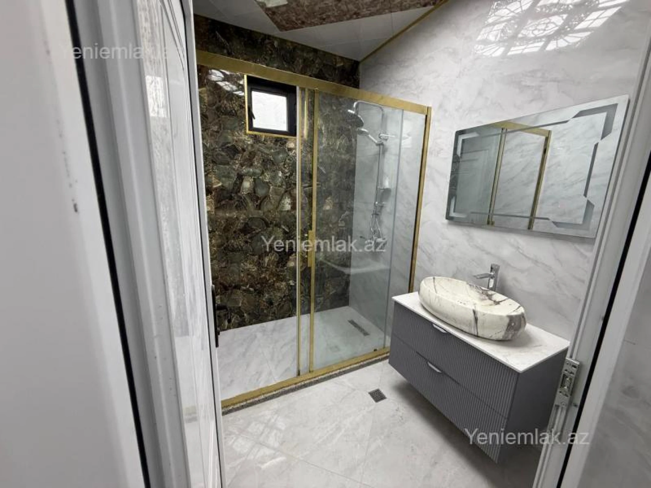 Satılır 4 otaqlı həyət evi 160 m²