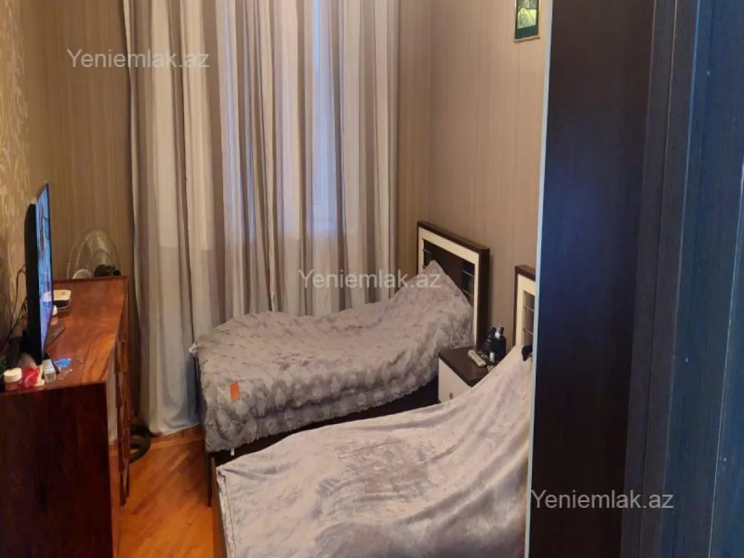 Satılır 3 otaqlı köhnə tikili 80 m²
