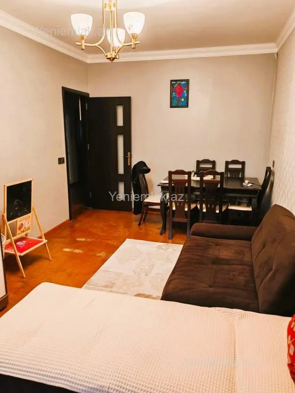 Satılır 3 otaqlı köhnə tikili 85 m²