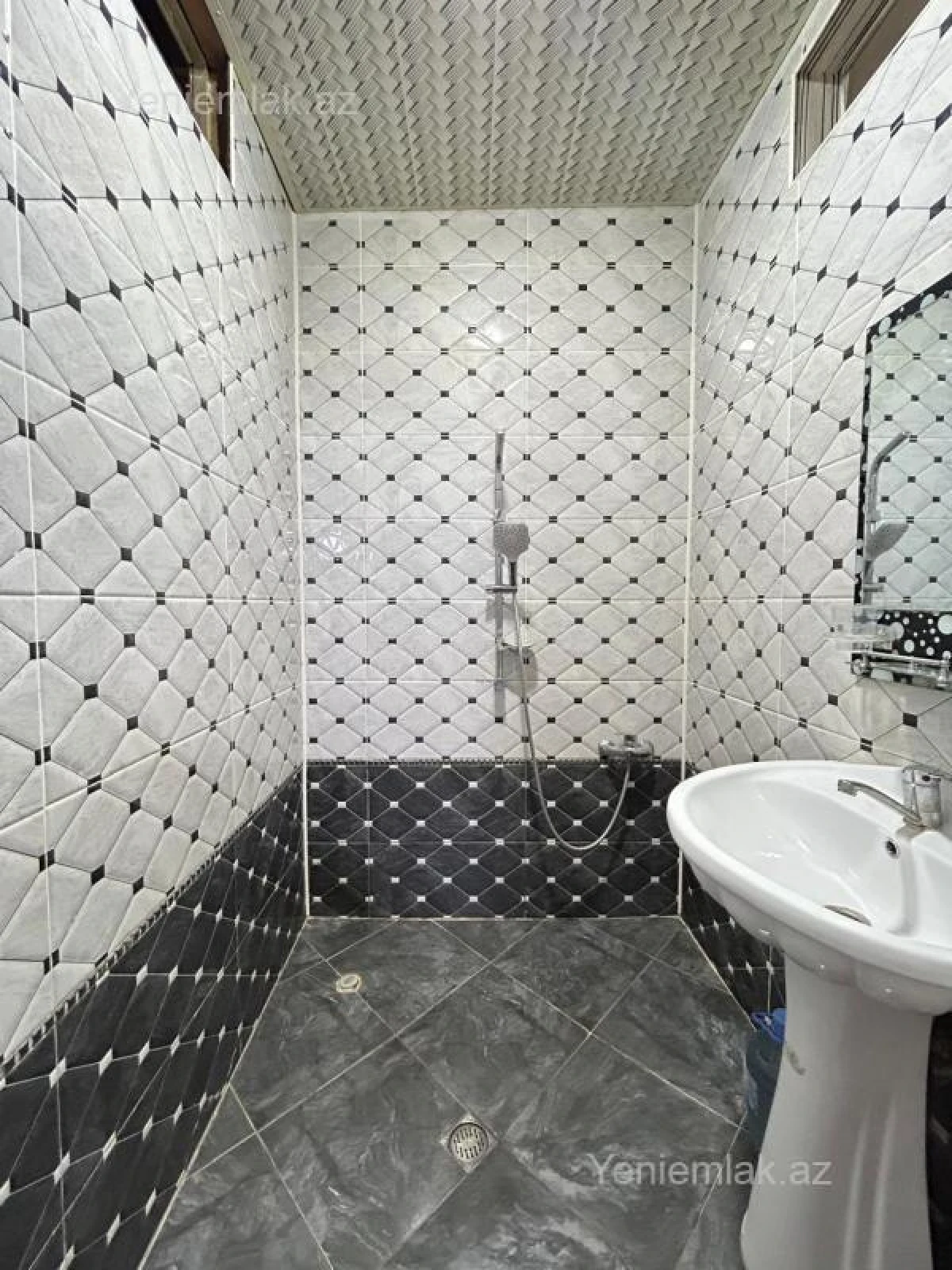 Satılır 3 otaqlı köhnə tikili 90 m²