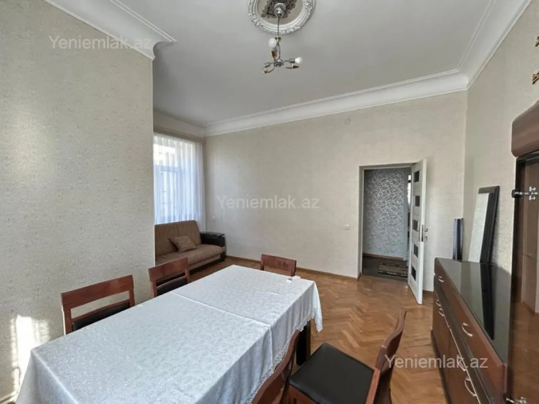 Satılır 3 otaqlı köhnə tikili 90 m²