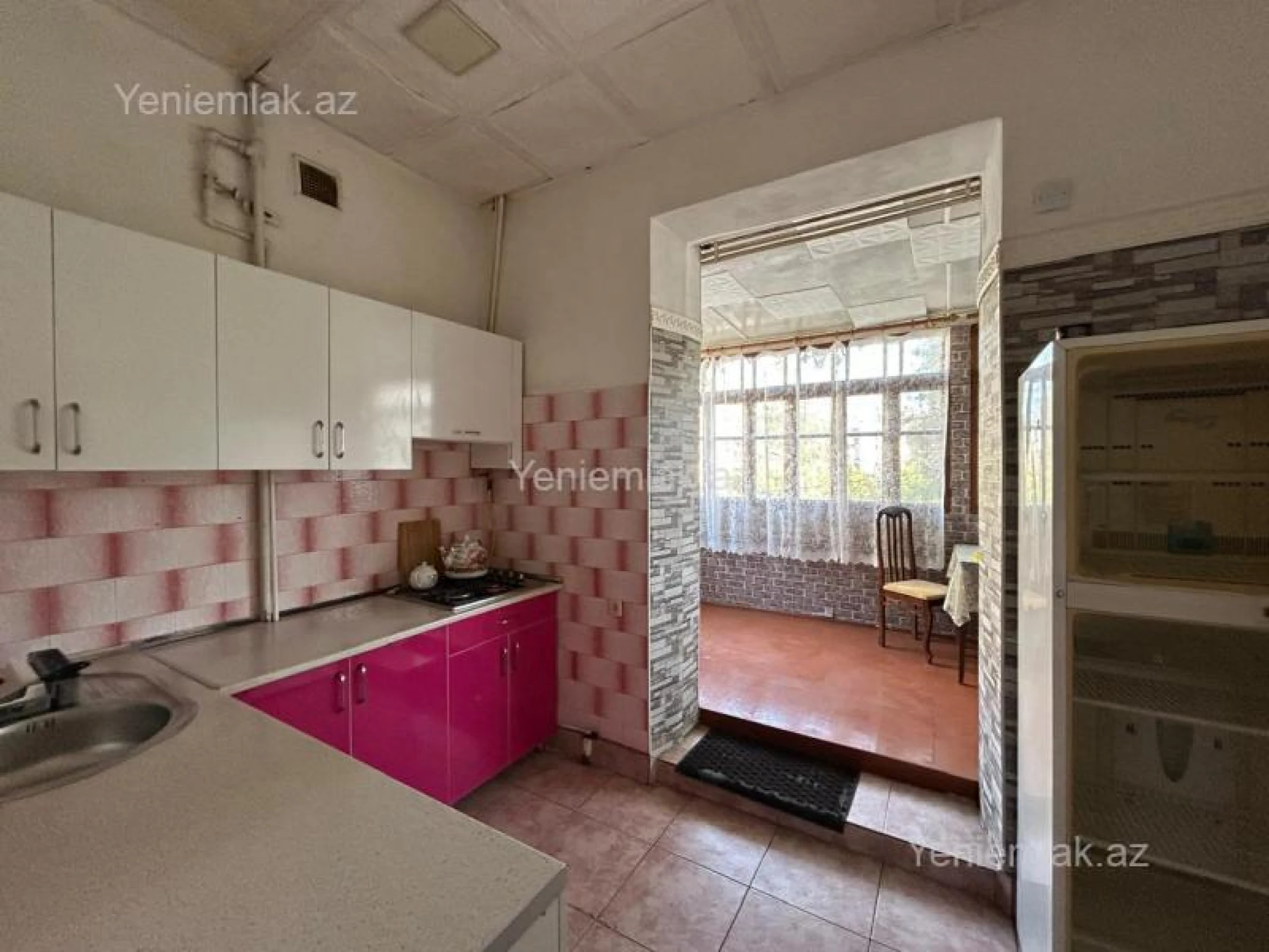 Satılır 3 otaqlı köhnə tikili 90 m²