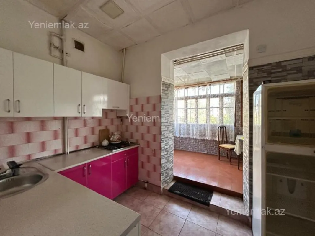 Satılır 3 otaqlı köhnə tikili 90 m²