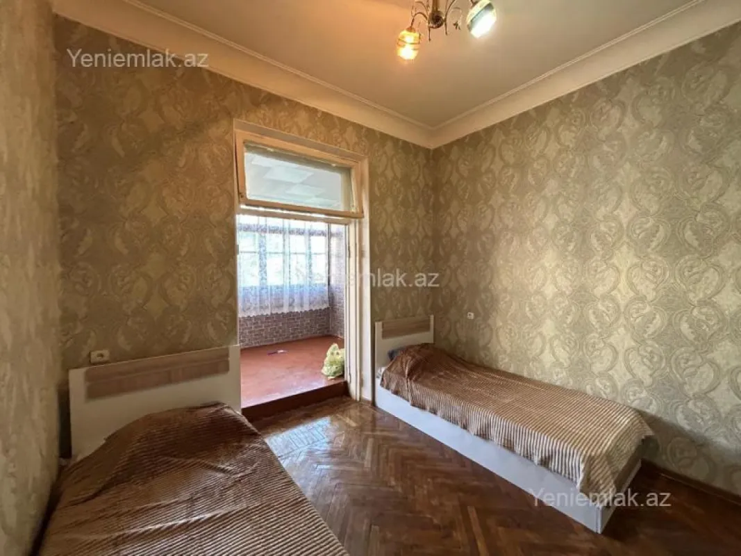 Satılır 3 otaqlı köhnə tikili 90 m²