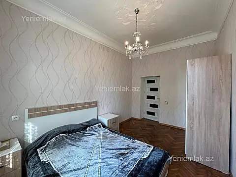 Satılır 3 otaqlı köhnə tikili 90 m²