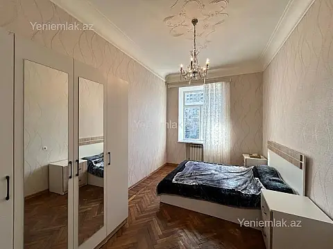 Satılır 3 otaqlı köhnə tikili 90 m²