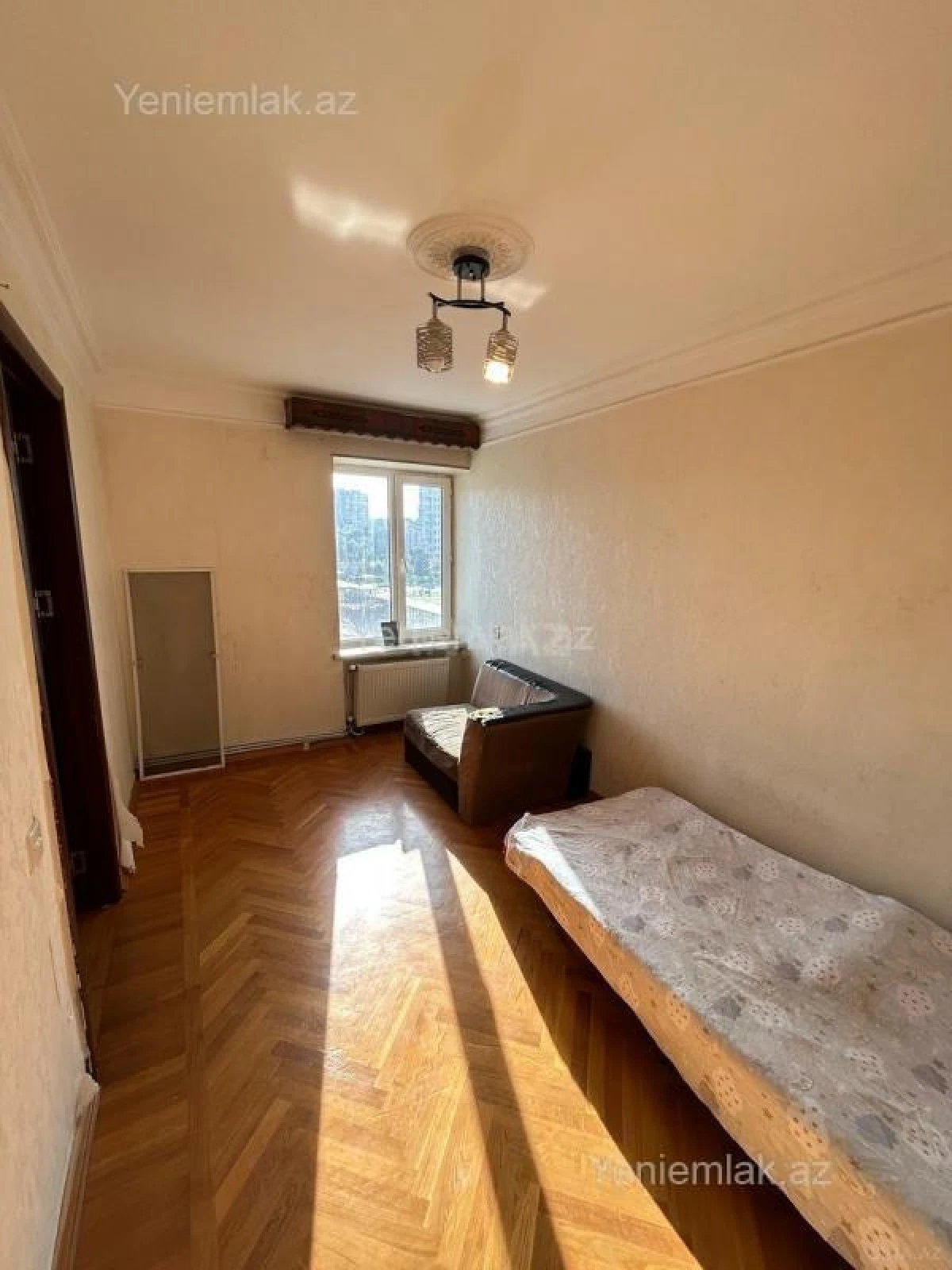 Satılır 4 otaqlı köhnə tikili 85 m²