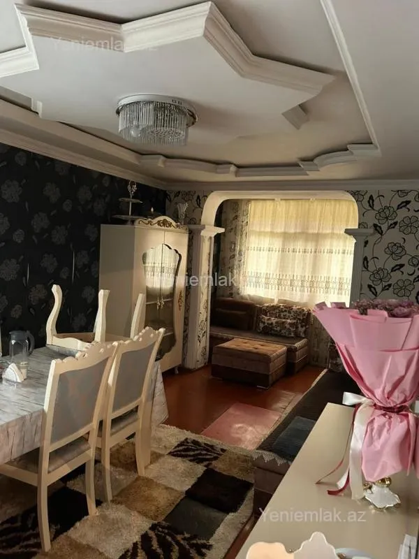 Satılır 2 otaqlı köhnə tikili 65 m²