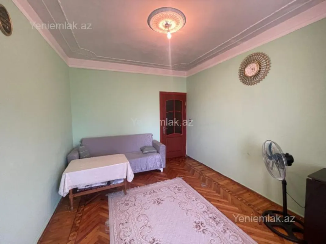 Satılır 2 otaqlı köhnə tikili 65 m²