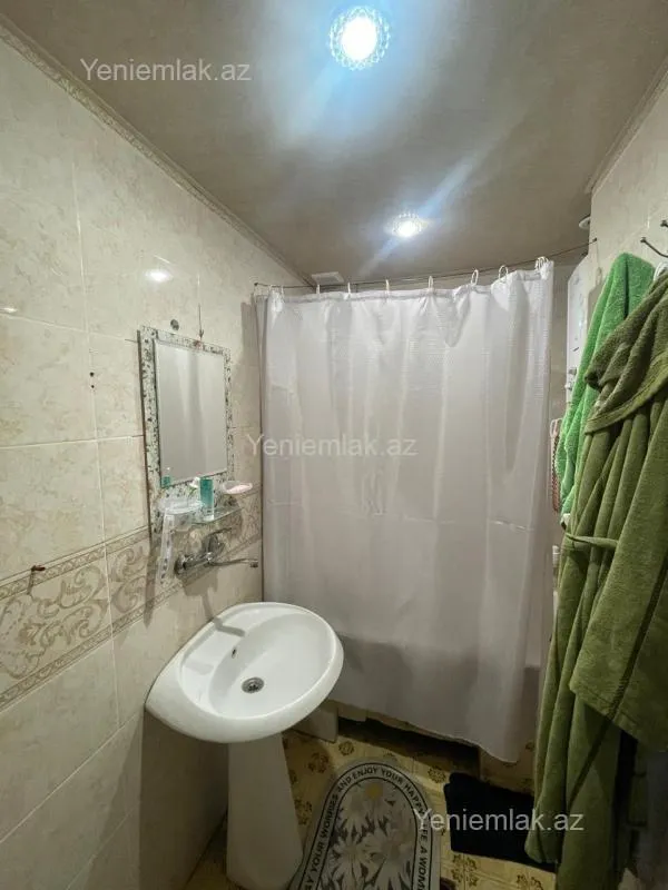 Satılır 2 otaqlı köhnə tikili 65 m²