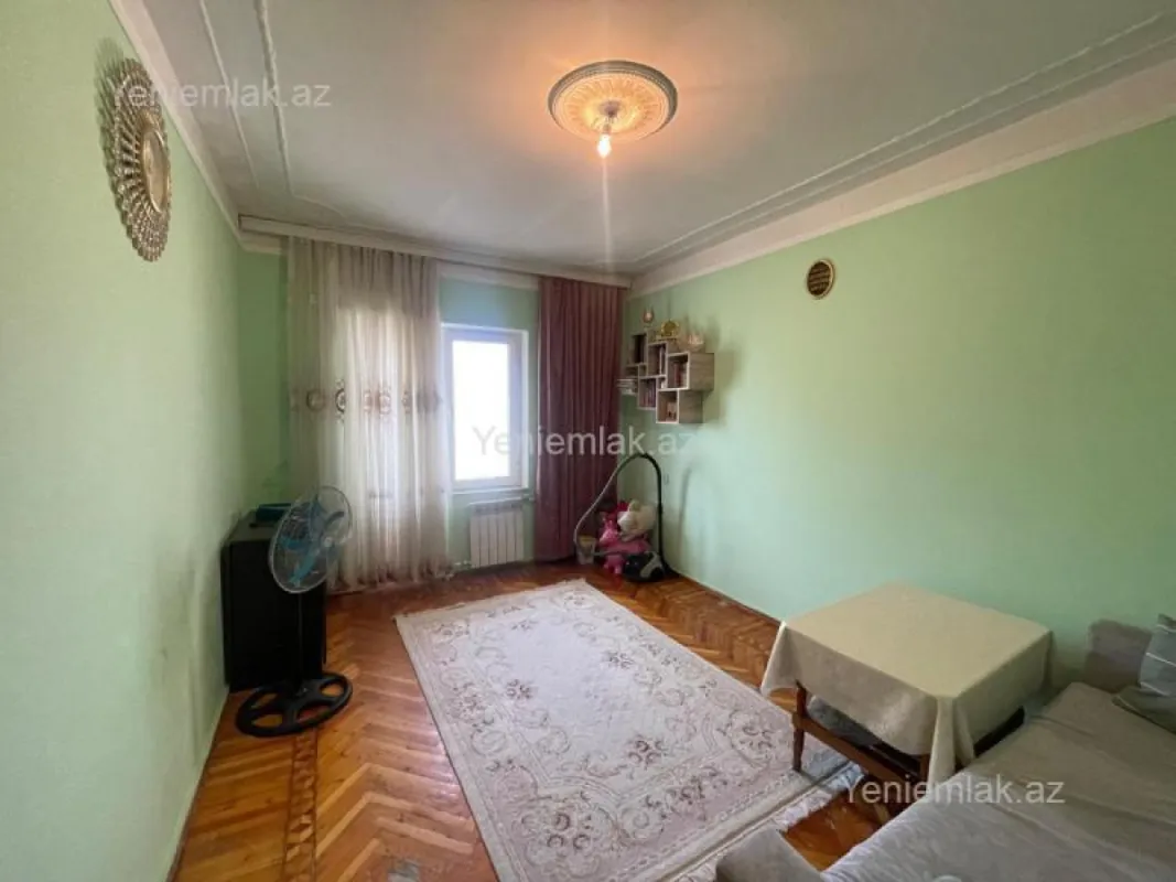 Satılır 2 otaqlı köhnə tikili 65 m²