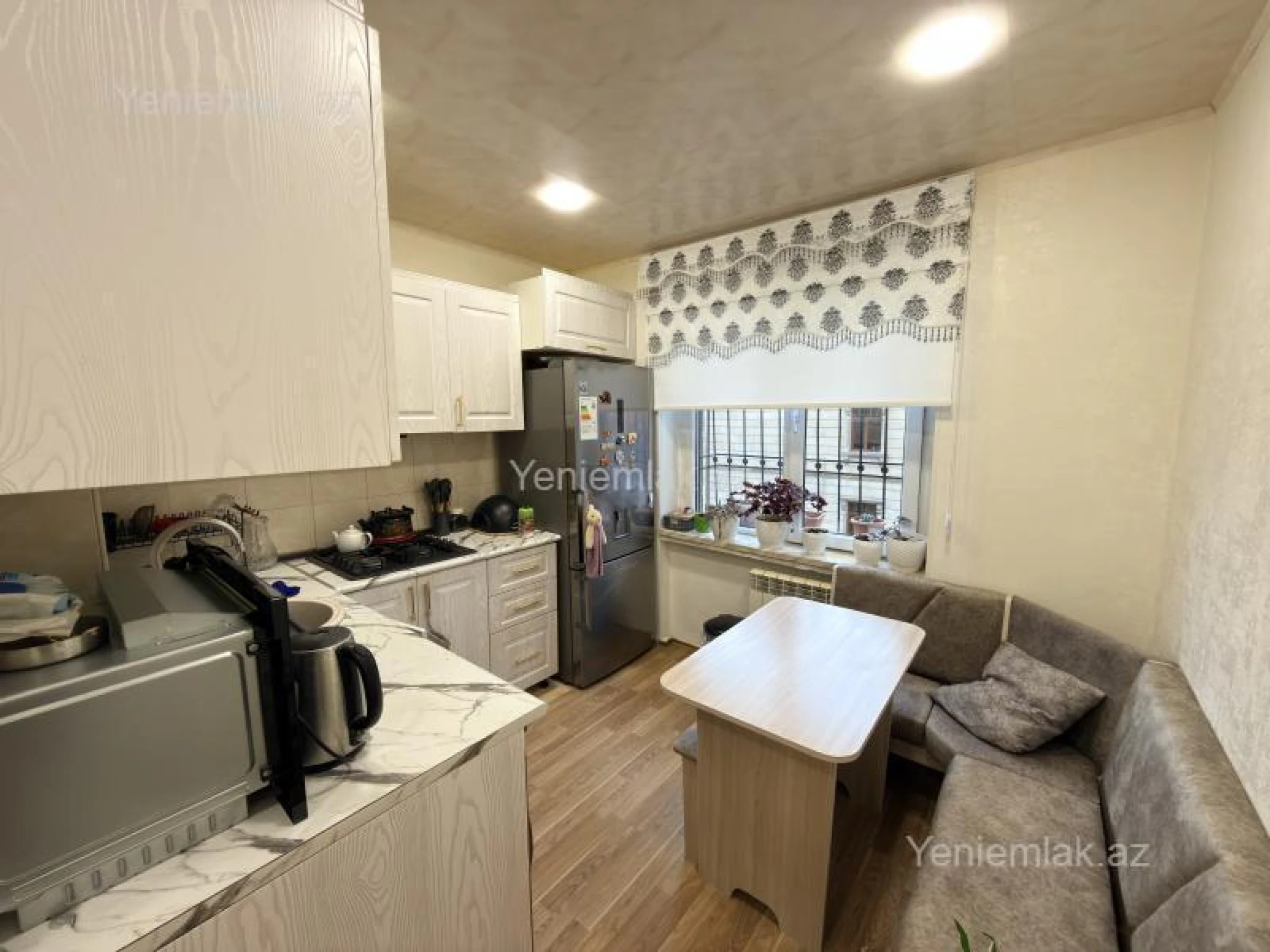 Satılır 2 otaqlı köhnə tikili 65 m²