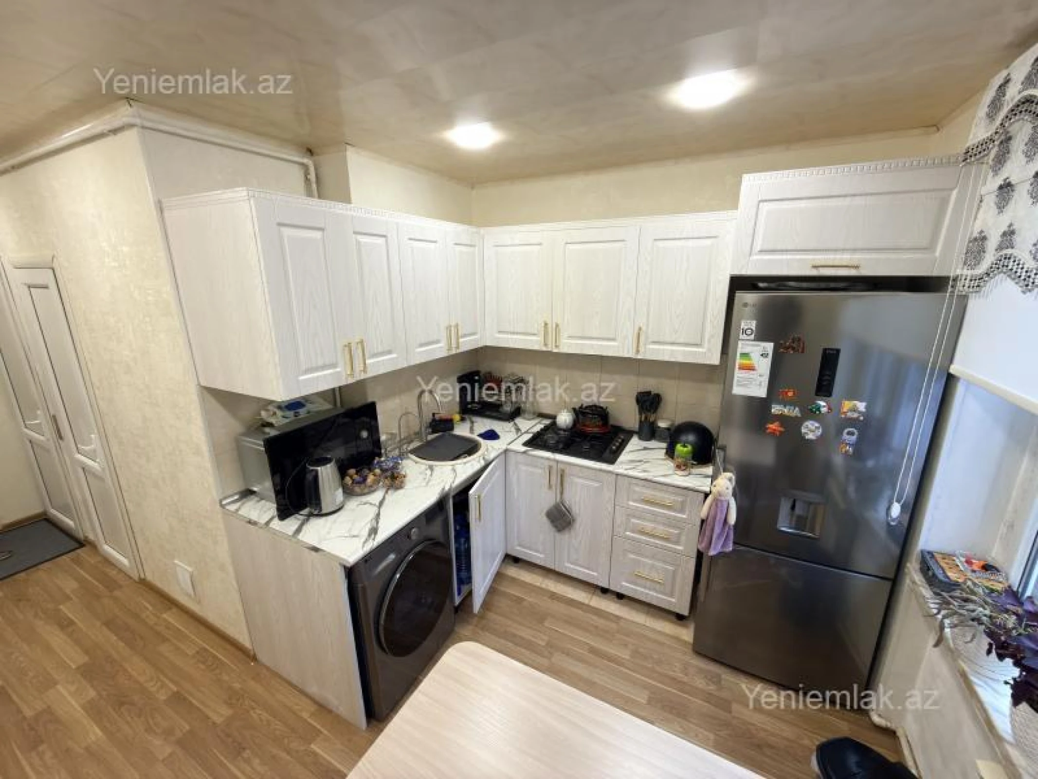 Satılır 2 otaqlı köhnə tikili 65 m²