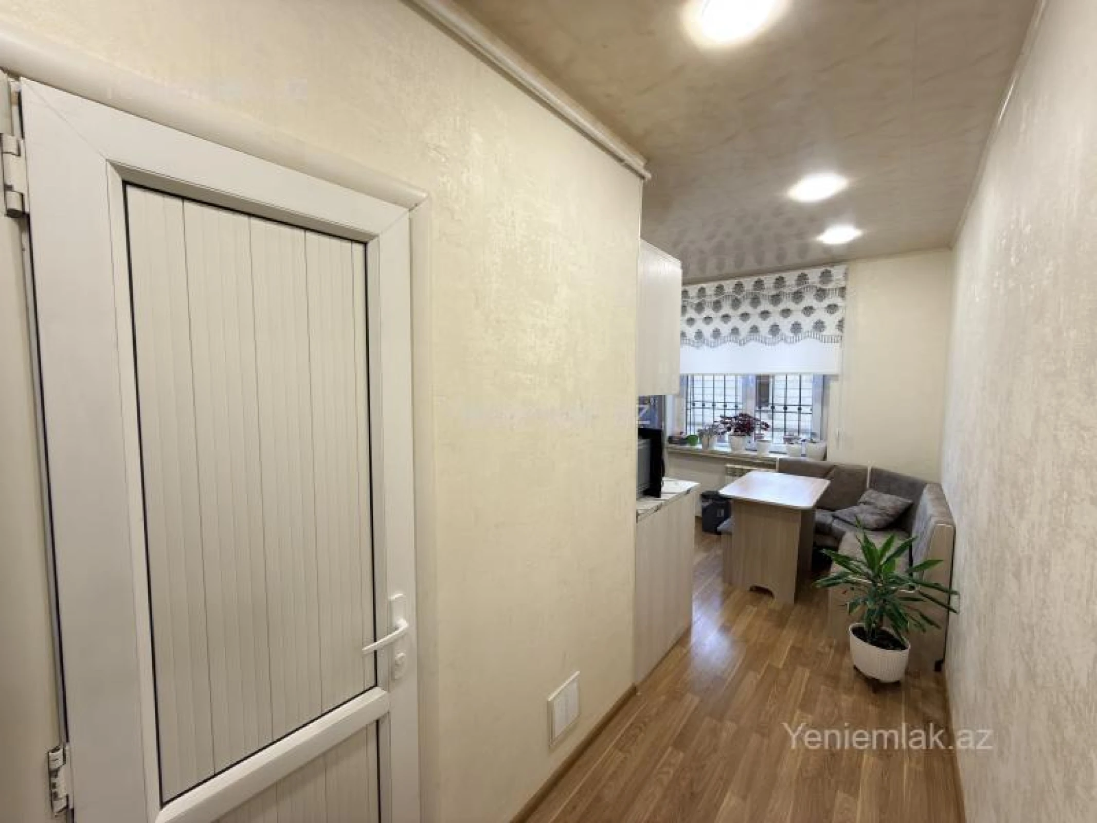 Satılır 2 otaqlı köhnə tikili 65 m²
