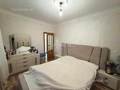 Satılır 2 otaqlı köhnə tikili 65 m²