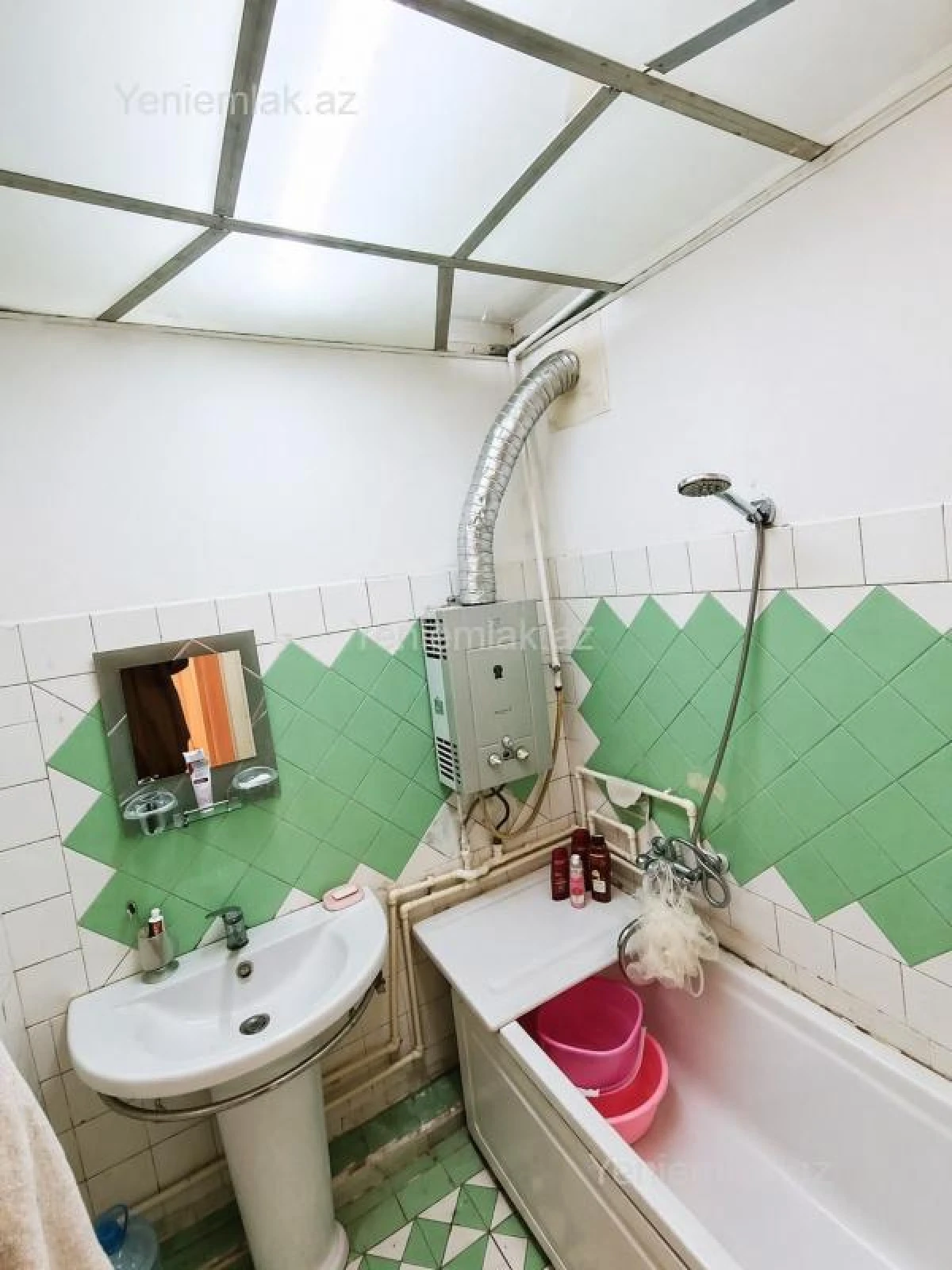 Satılır 3 otaqlı köhnə tikili 80 m²