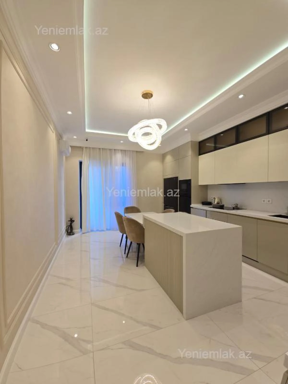 Satılır 4 otaqlı yeni tikili 180 m²