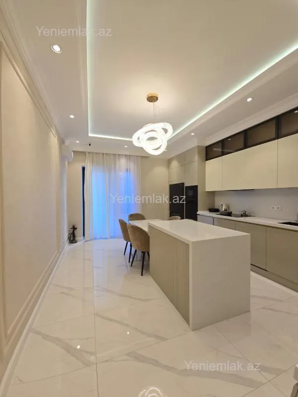 Satılır 4 otaqlı yeni tikili 180 m²
