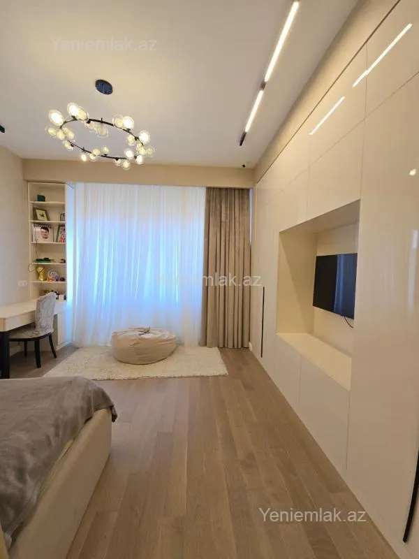 Satılır 4 otaqlı yeni tikili 180 m²