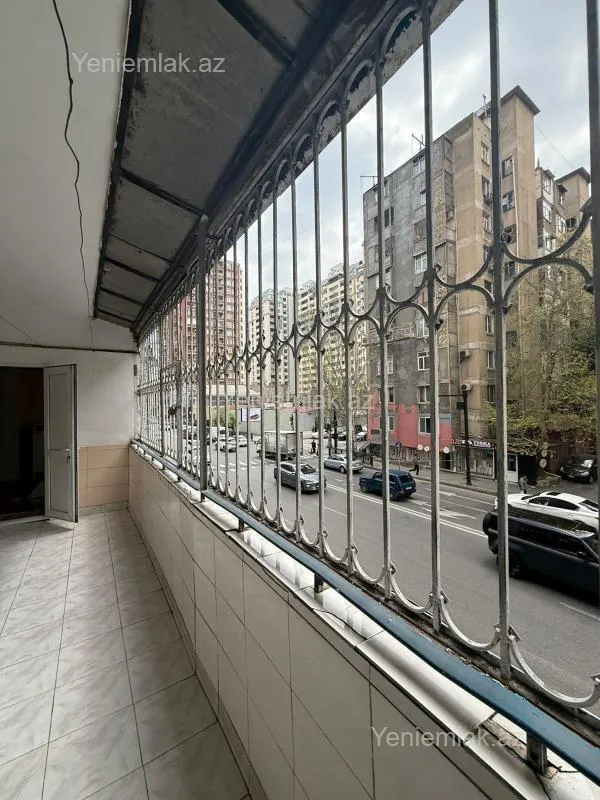 Satılır 4 otaqlı köhnə tikili 110 m²
