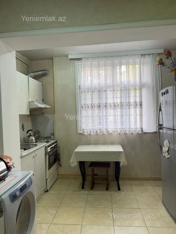 Satılır 4 otaqlı köhnə tikili 110 m²