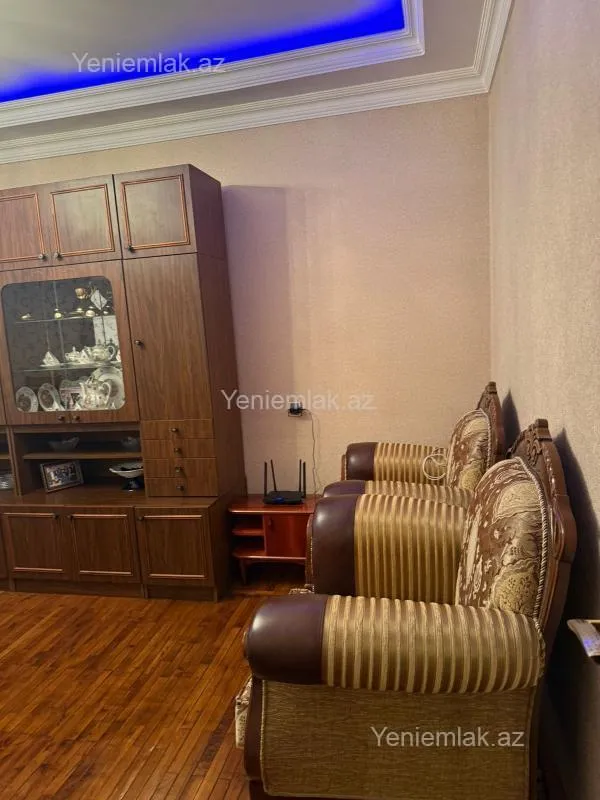 Satılır 4 otaqlı köhnə tikili 110 m²