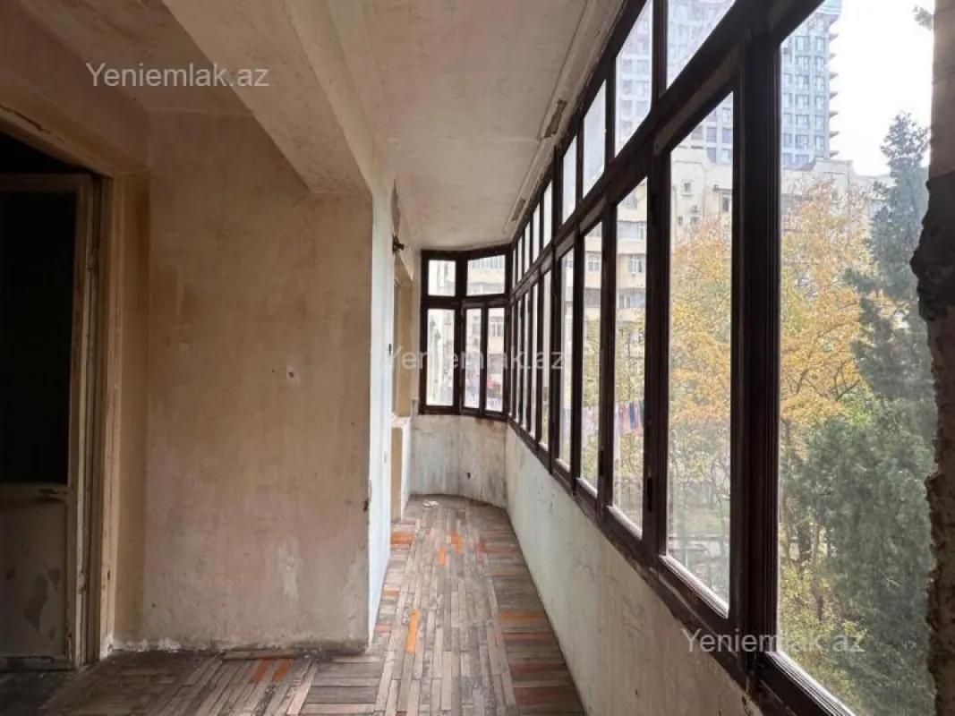 Satılır 4 otaqlı köhnə tikili 115 m²