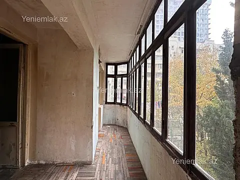 Satılır 4 otaqlı köhnə tikili 115 m²