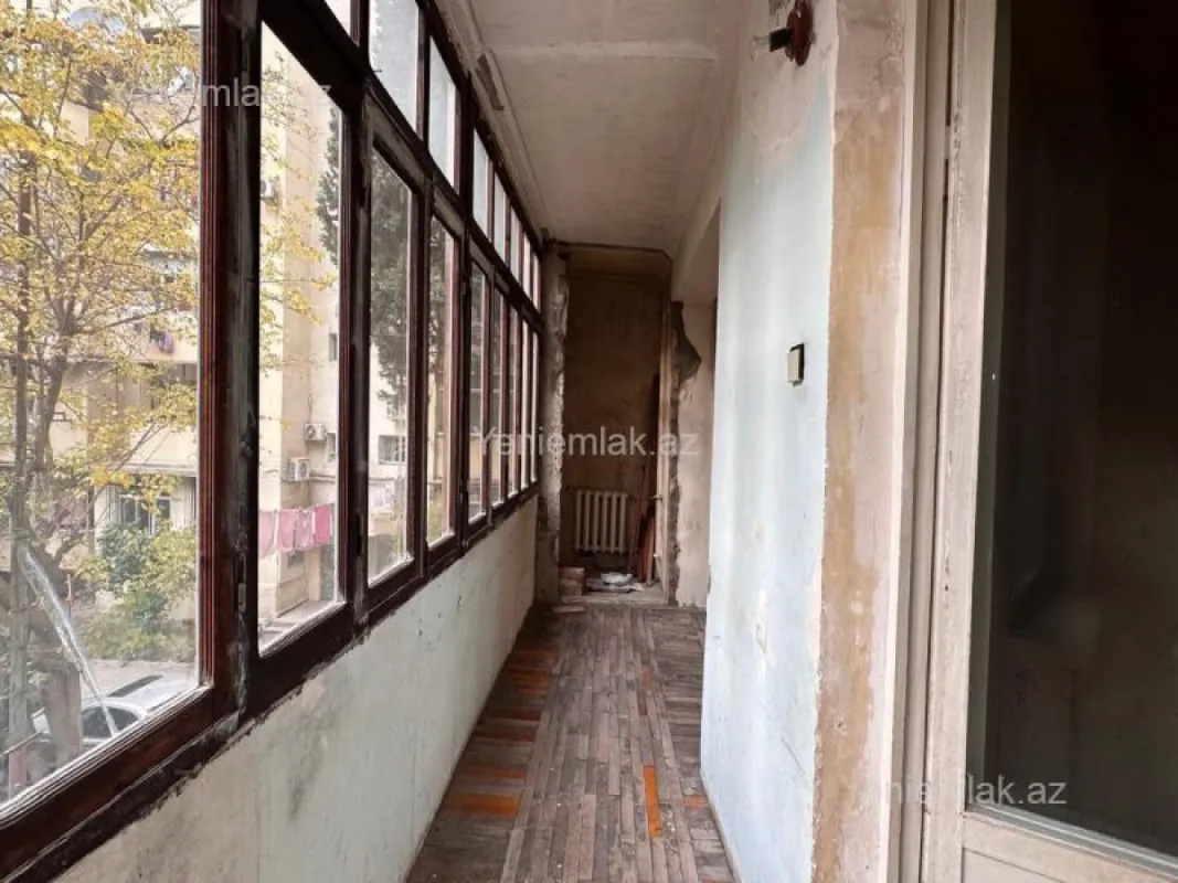 Satılır 4 otaqlı köhnə tikili 115 m²