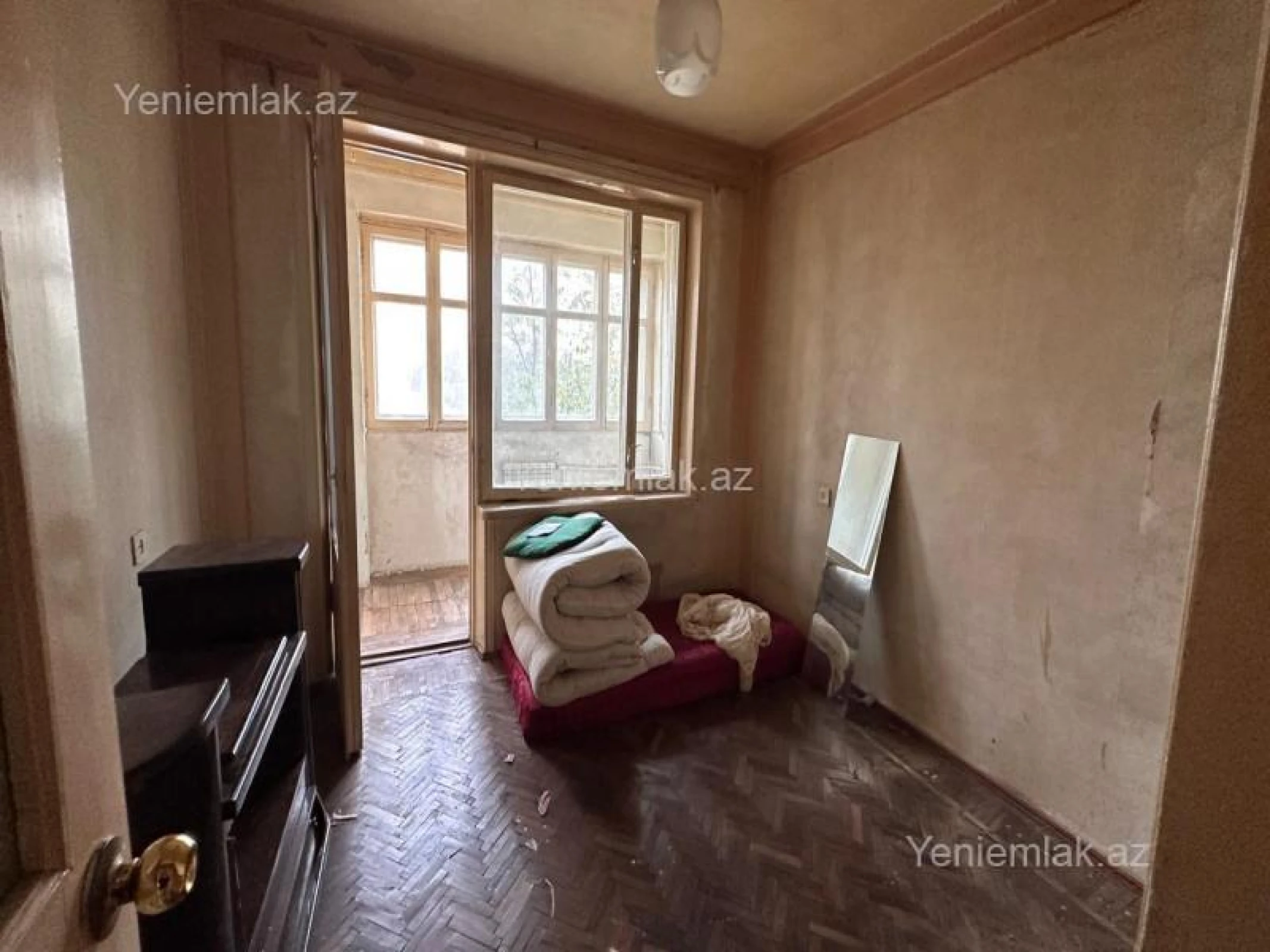 Satılır 4 otaqlı köhnə tikili 115 m²