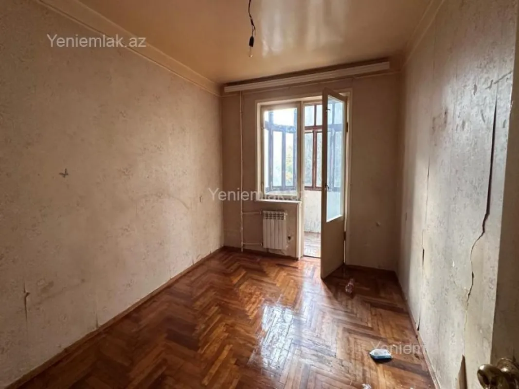 Satılır 4 otaqlı köhnə tikili 115 m²