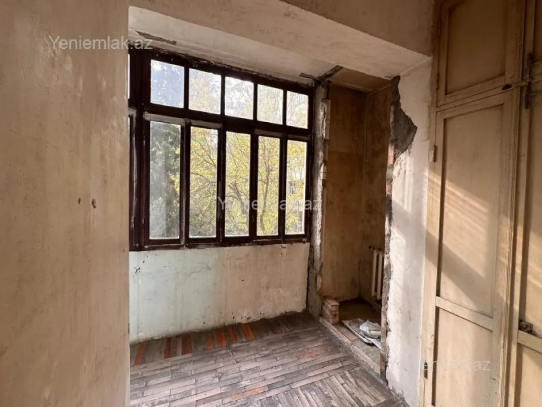 Satılır 4 otaqlı köhnə tikili 115 m²