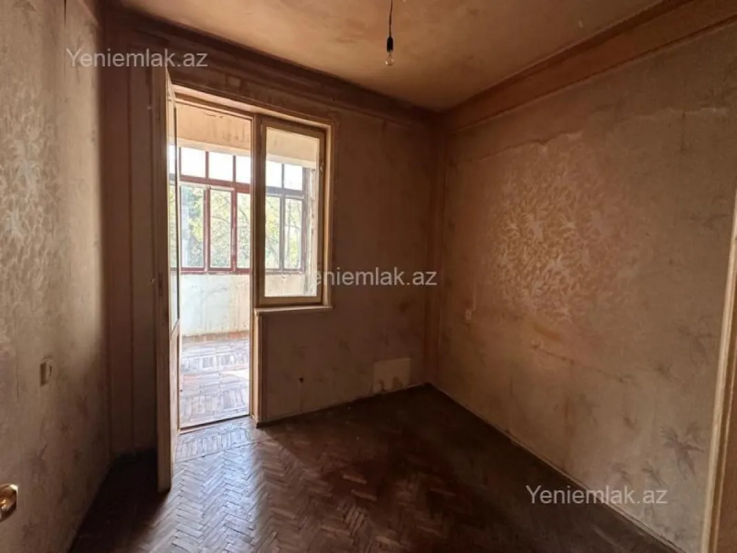 Satılır 4 otaqlı köhnə tikili 115 m²