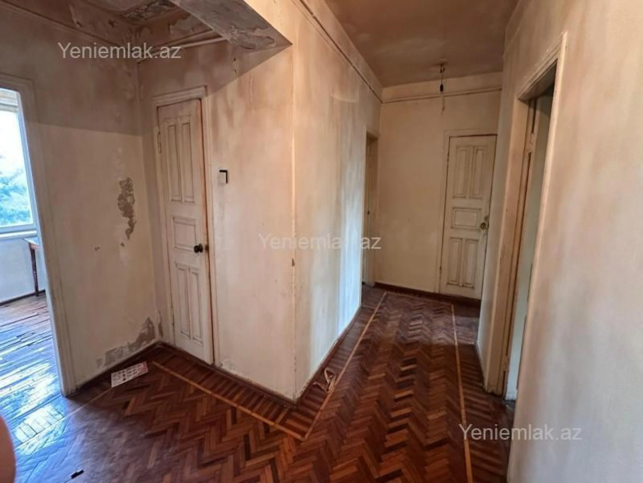 Satılır 4 otaqlı köhnə tikili 115 m²