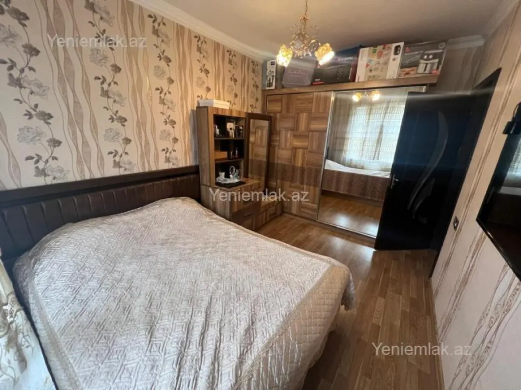 Satılır 4 otaqlı köhnə tikili 90 m²