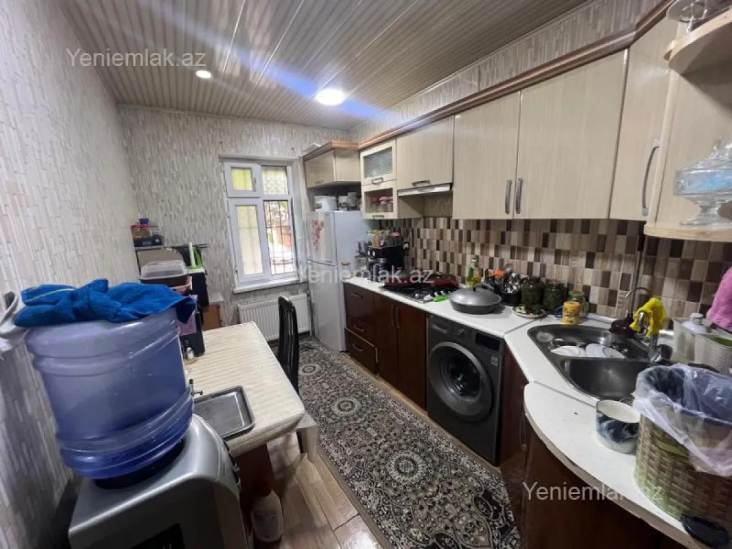 Satılır 4 otaqlı köhnə tikili 90 m²