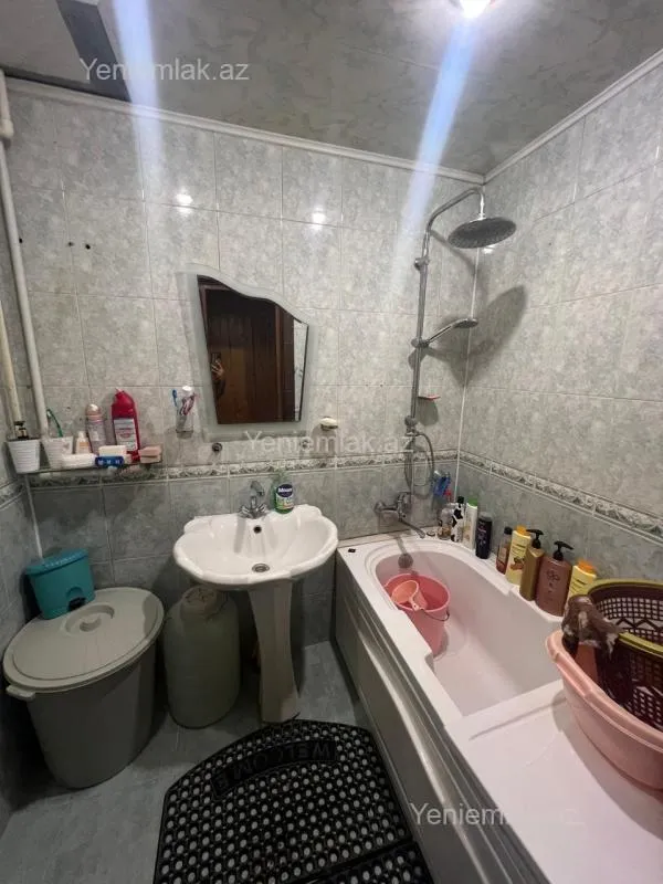 Satılır 4 otaqlı köhnə tikili 90 m²