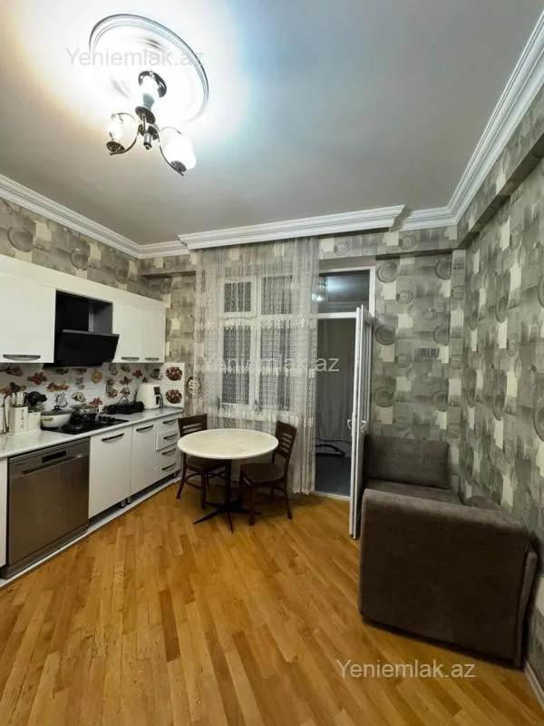 Satılır 2 otaqlı yeni tikili 82 m²