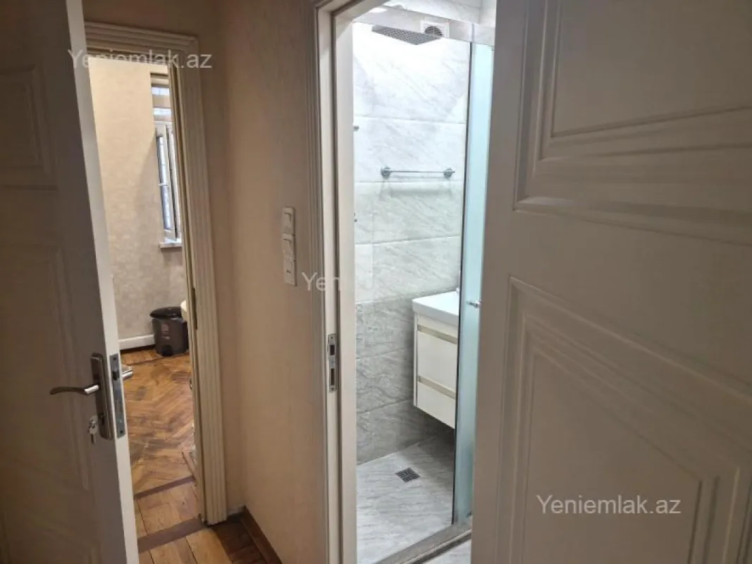 Satılır 3 otaqlı köhnə tikili 90 m²