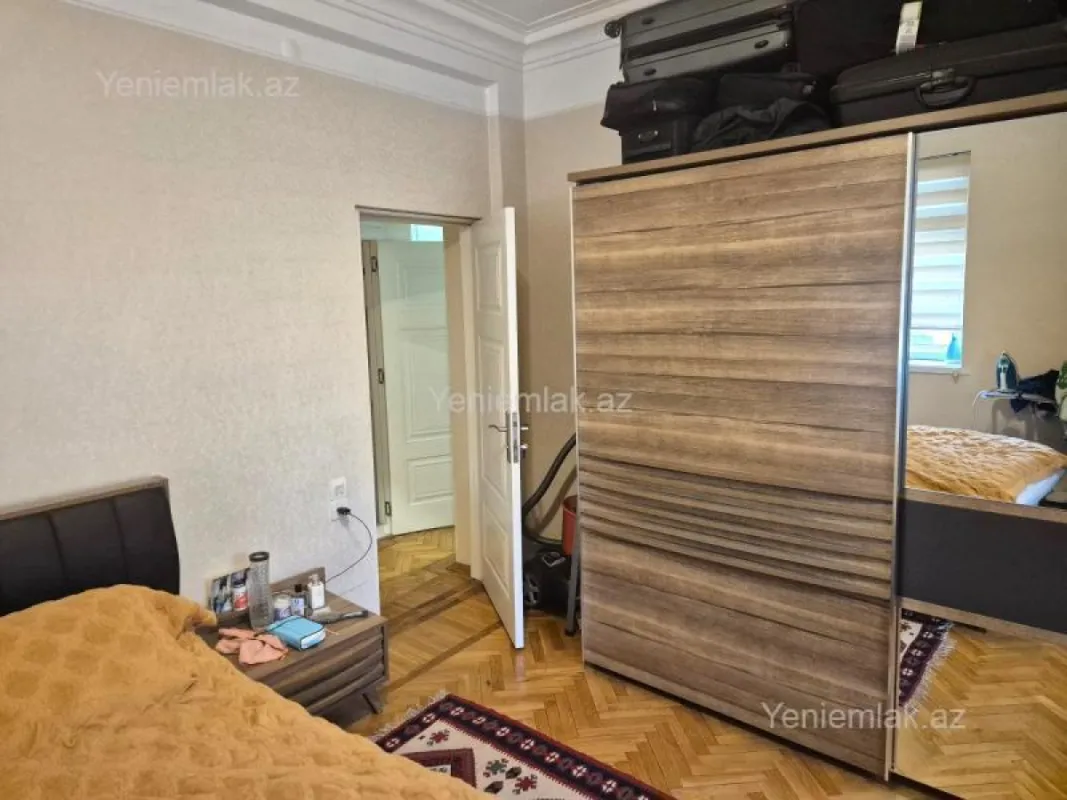 Satılır 3 otaqlı köhnə tikili 90 m²