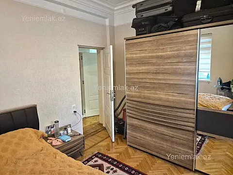 Satılır 3 otaqlı köhnə tikili 90 m²
