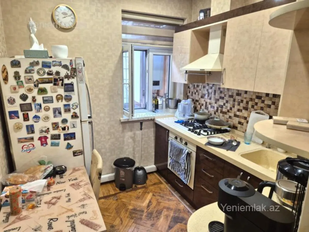 Satılır 3 otaqlı köhnə tikili 90 m²