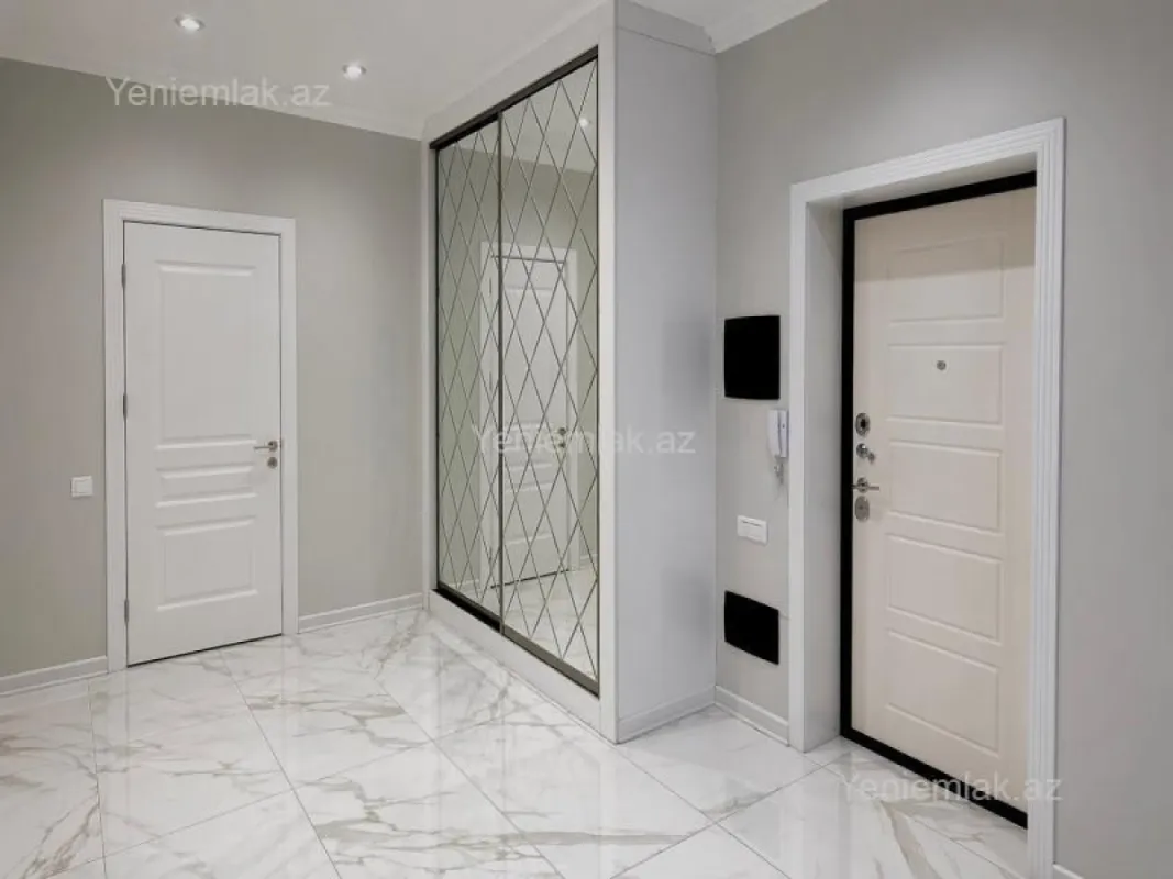 Satılır 3 otaqlı yeni tikili 130 m²