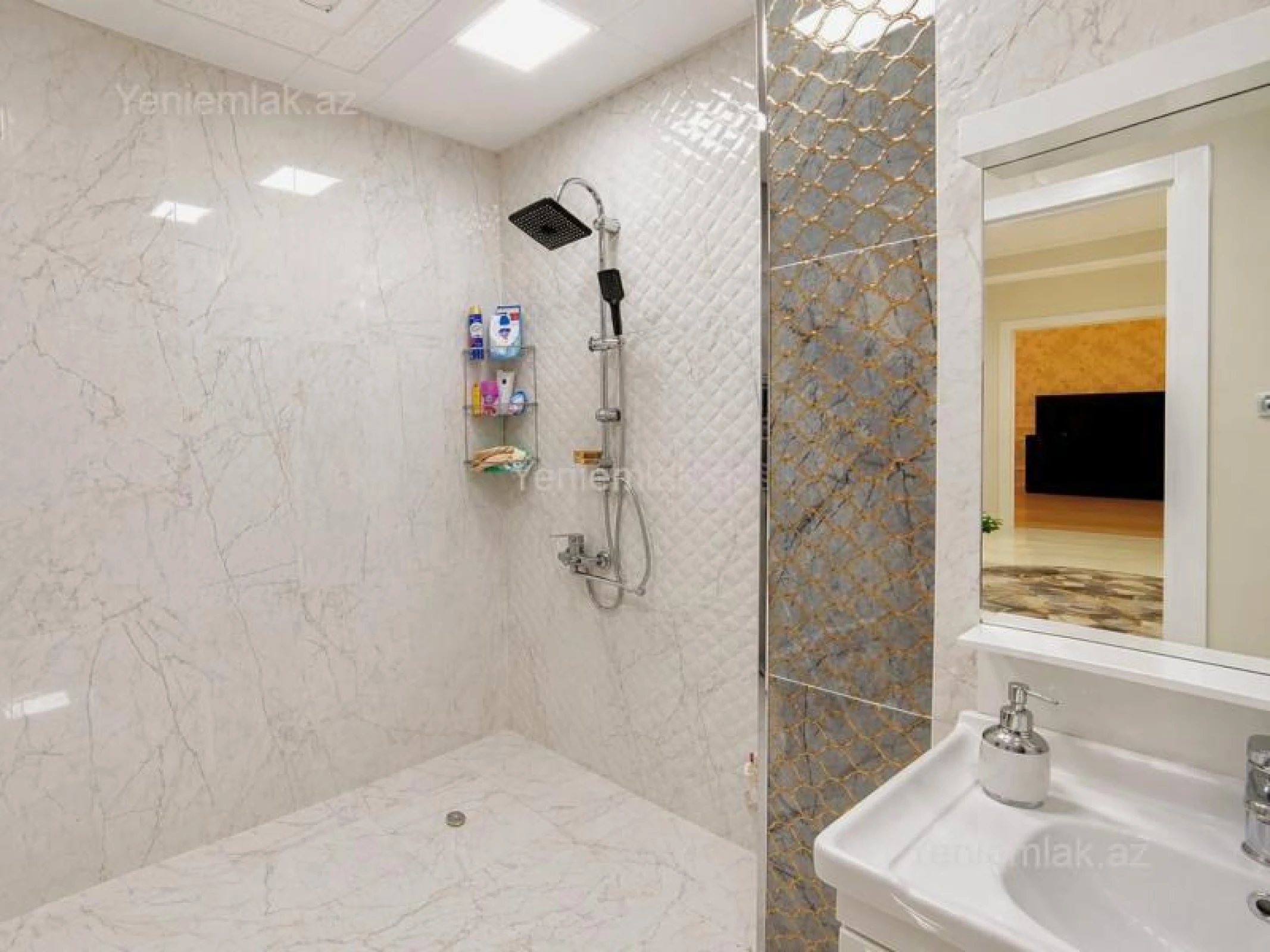 Satılır 3 otaqlı yeni tikili 130 m²