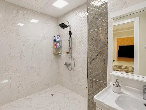 Satılır 3 otaqlı yeni tikili 130 m²