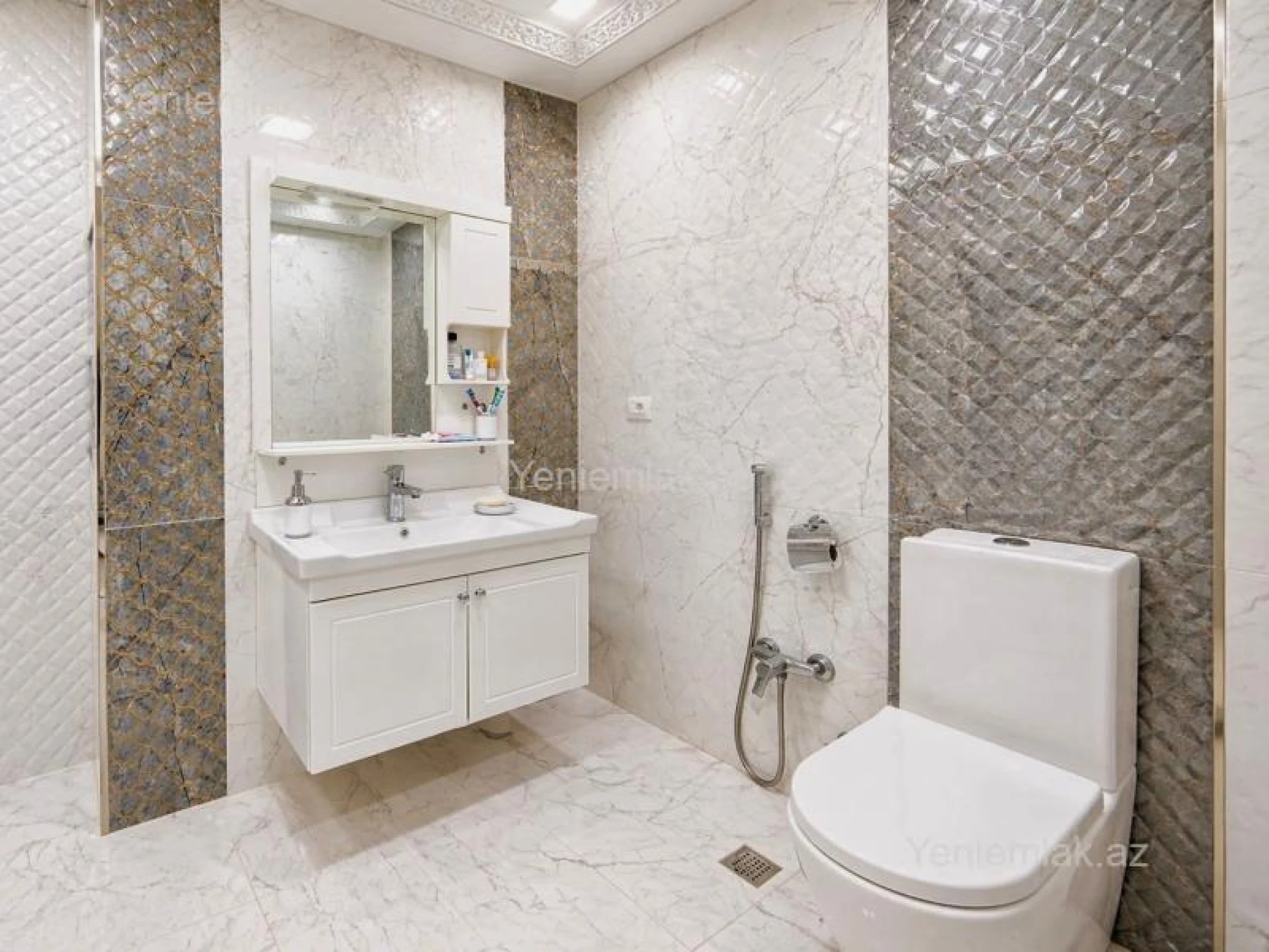 Satılır 3 otaqlı yeni tikili 130 m²