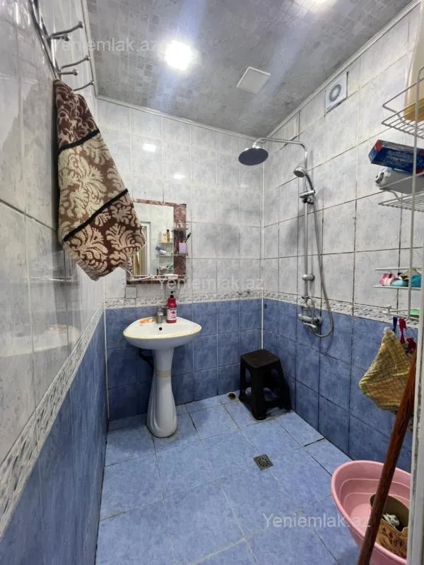 Satılır 2 otaqlı köhnə tikili 65 m²